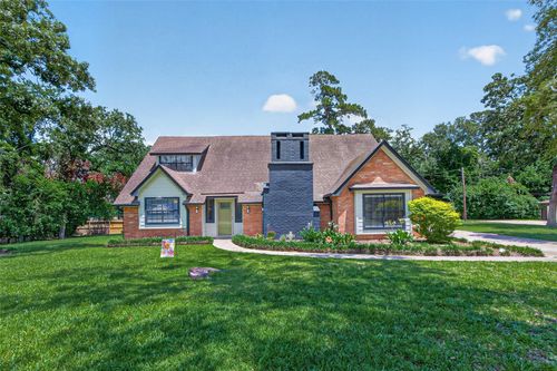 105 Glenmora Ct, Conroe, TX, 77385-7720 | Card Image
