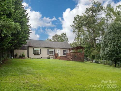15 Starling Way, Hendersonville, NC, 28792-4506 | Card Image