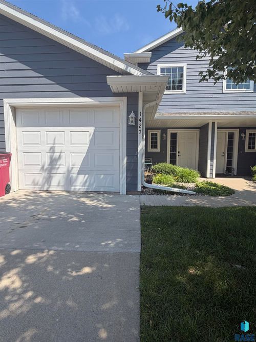1427 N Conifer Pl, Sioux Falls, SD, 57107-0956 | Card Image