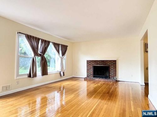 309 Willow Ct, Ridgewood, NJ, 07450-5205 | Card Image