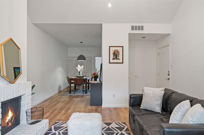 APT-422 - 2100 Tanglewilde St, Townhouse with 1 bedrooms, 1 bathrooms and 1 parking in Houston TX | Image 4