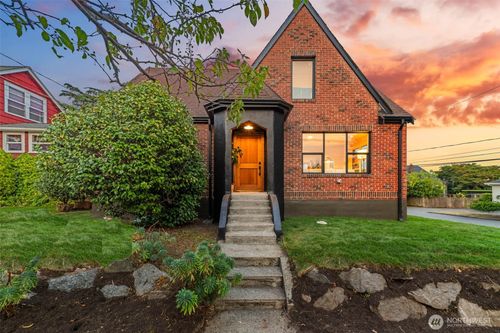 7702 10th Ave Nw, Seattle, WA, 98117-4111 | Card Image