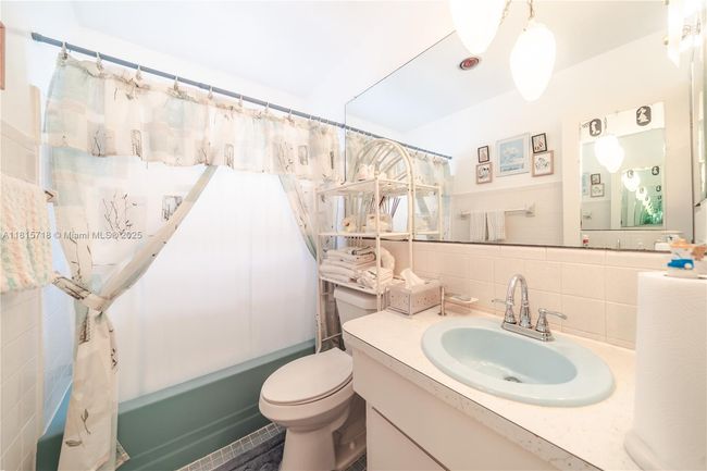 5803 Nw 85 Th Ter, House other with 2 bedrooms, 2 bathrooms and null parking in Tamarac FL | Image 23