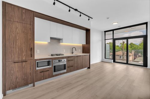 4xx-2729 Kingsway, Vancouver, BC, V5R0M6 | Card Image