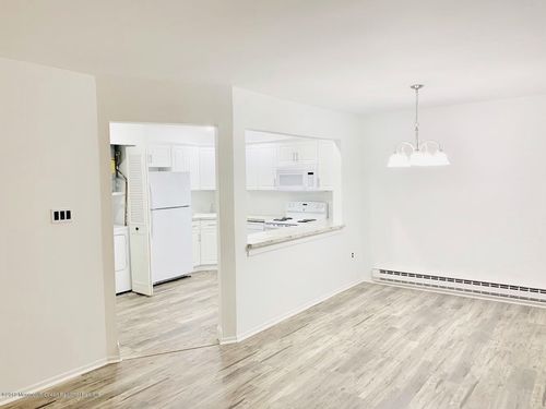 31 Lexington Ct, Red Bank, NJ, 07701-5460 | Card Image