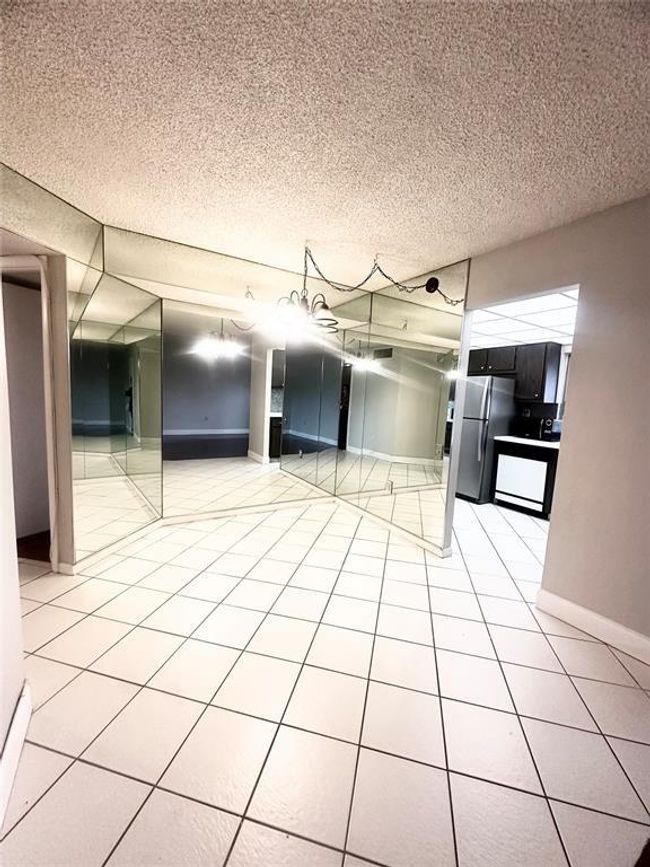 APT-108 - 9330 Lime Bay Blvd, Condo with 2 bedrooms, 2 bathrooms and null parking in Tamarac FL | Image 4