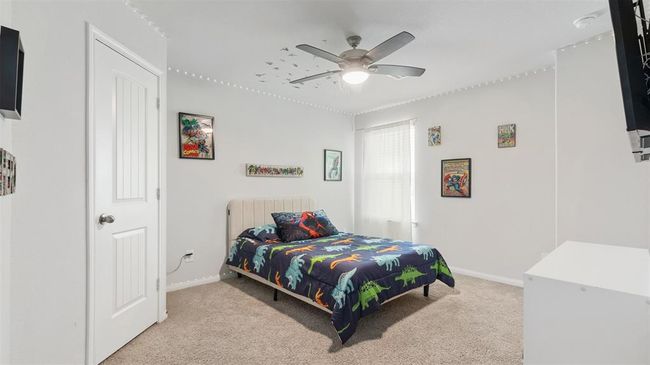 Spacious bedroom | Image 27