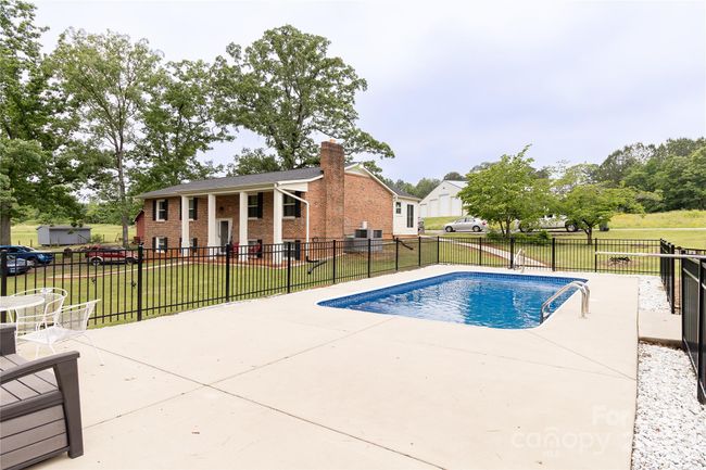 1352 W Cherokee St, House other with 3 bedrooms, 3 bathrooms and null parking in Blacksburg SC | Image 42