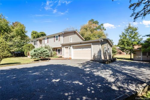 8 Dunn Rd, Airmont, NY, 10952-3818 | Card Image