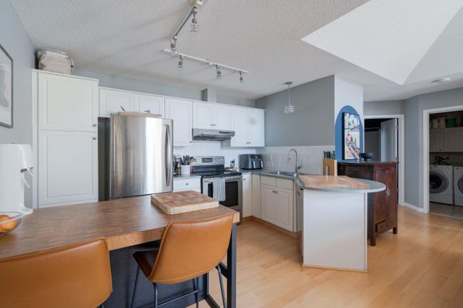 402 - 10 Sierra Morena Mews Sw, Home with 2 bedrooms, 2 bathrooms and 1 parking in Calgary AB | Image 14
