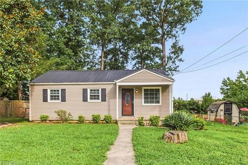 2913 Wildwood Dr, Greensboro, NC, 27407-3651 | Card Image