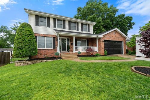 4410 Fatima Dr, Saint Louis, MO, 63123-6706 | Card Image