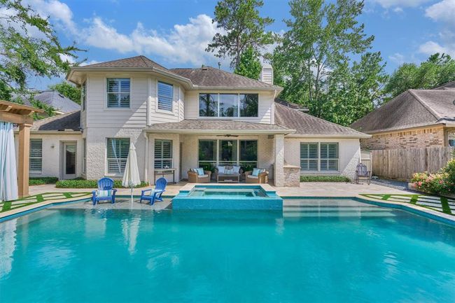 Enjoy the sun shelf, spa and easy-entry into pool with steps. | Image 39