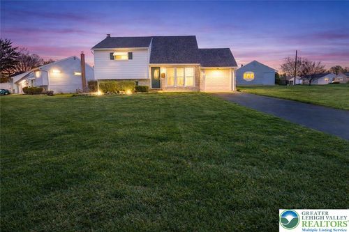 2273 Vista Dr, Bethlehem, PA, 18018-1022 | Card Image