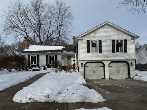 806 Fellows St, St. Charles, IL, 60174-3837 | Card Image