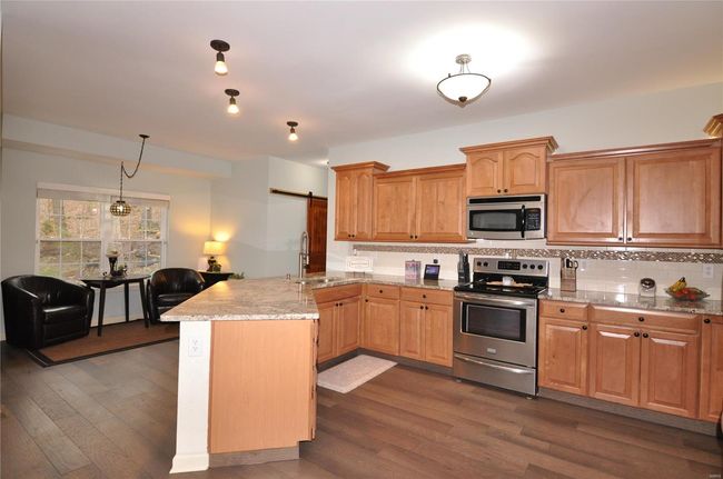 Breakfast nook off of kitchen. | Image 12