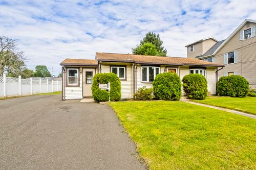956 Granby Rd, Chicopee, MA, 01020 | Card Image