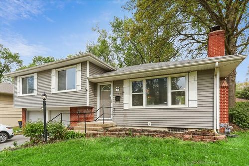 9312 Fairwood Dr, Kansas City, MO, 64138-4217 | Card Image