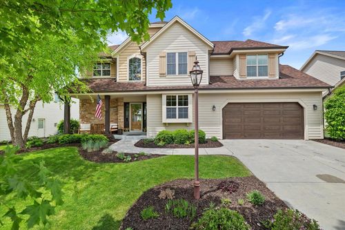2106 Deer Path, Waukesha, WI, 53189-8237 | Card Image