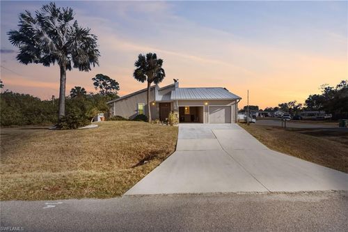 643 Blue Ln Nw, Port Charlotte, FL, 33952-5111 | Card Image