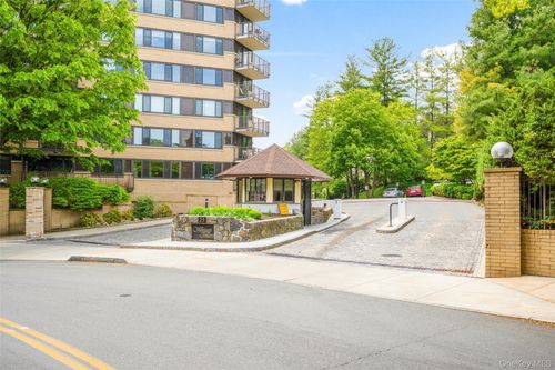614e-25 Rockledge Ave, White Plains, NY, 10601-1216 | Card Image