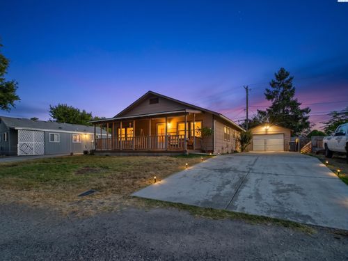 92 Jadwin Ave, Richland, WA, 99352-4601 | Card Image
