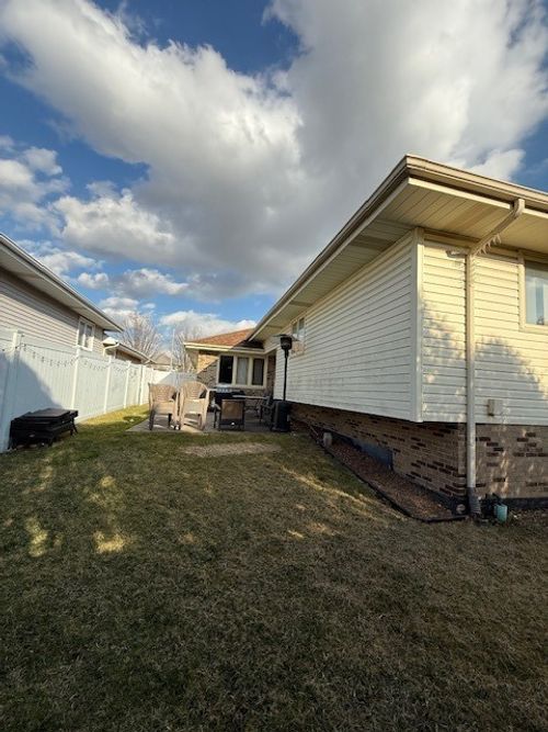 11436 S Magnolia Ln, Alsip, IL, 60803-5137 | Card Image