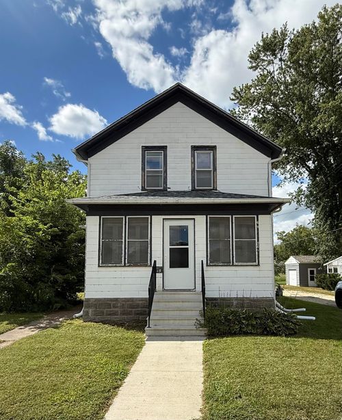 415 5th St Nw, Waverly, IA, 50677-2423 | Card Image