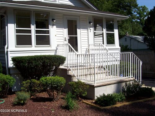 7 Houston St, Red Bank, NJ, 07701-5711 | Card Image