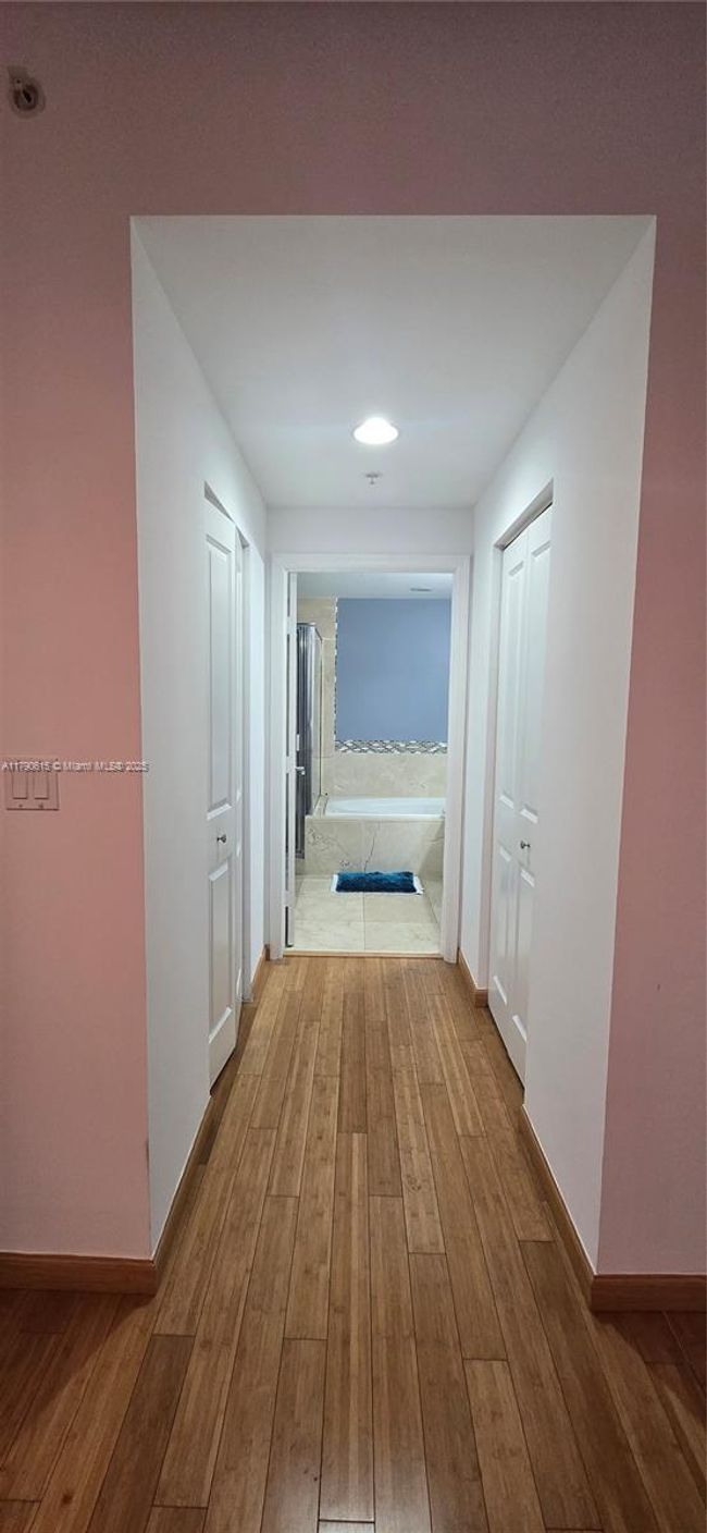 APT-1024 - 7900 Harbor Island Dr, Condo with 1 bedrooms, 2 bathrooms and null parking in North Bay Village FL | Image 30