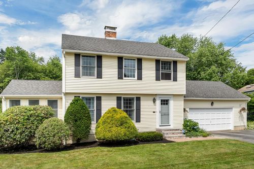 15 Rutland St, Dover, NH, 03820-3918 | Card Image
