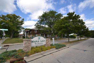 4881 W Maple Leaf Cir, Condo with 2 bedrooms, 2 bathrooms and null parking in Greenfield WI | Image 2