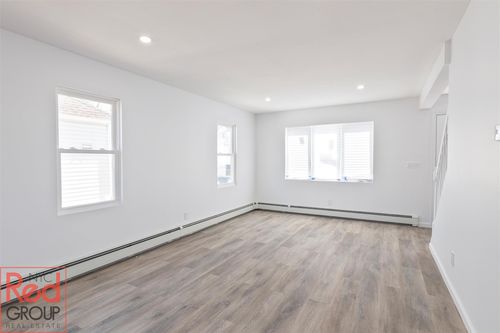 82 Albertson Pl, Mineola, NY, 11501-4601 | Card Image