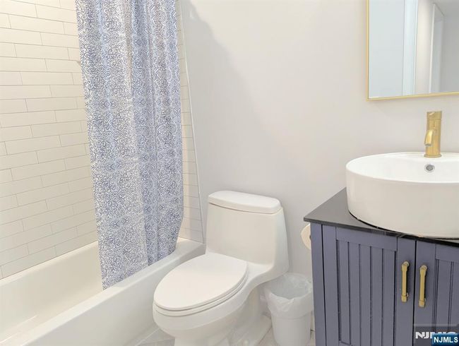 230 Orchard Park, House attached with 2 bedrooms, 2 bathrooms and null parking in Allendale NJ | Image 7
