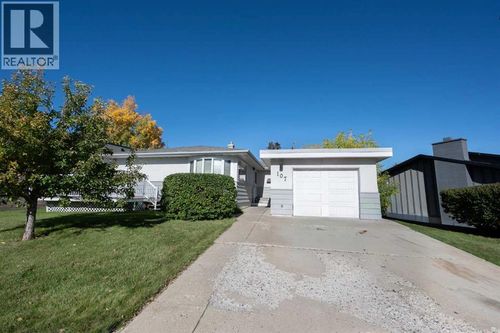 107 Hallbrook Drive Sw, Calgary, AB, T2V3H8 | Card Image