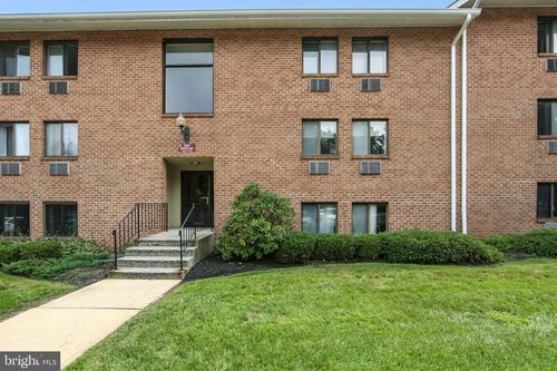 j-200 Winding Way, DOWNINGTOWN, PA, 19335-3244 | Card Image
