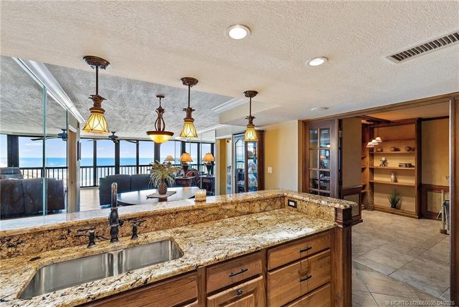 APT-806 - 9550 Ocean Dr, Condo with 3 bedrooms, 2 bathrooms and null parking in Jensen Beach FL | Image 8