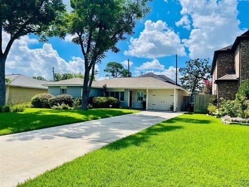 1511 Thornton Road, Houston, TX, 77018 | Card Image