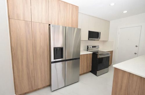 810-3550 Nw 8th Ave, Pompano Beach, FL, 33064-3063 | Card Image