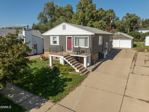 1204 1st St Ne, Mandan, ND, 58554-3707 | Card Image