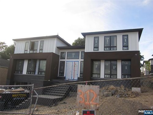 312 Bolz St, Englewood Cliffs, NJ, 07632-1639 | Card Image