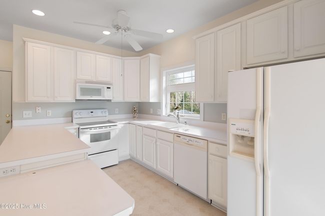 102 E Sanderling Cir, House other with 2 bedrooms, 2 bathrooms and 2 parking in Hampstead NC | Image 21