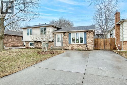 62 Virginia Ave, Amherstburg, ON, N9V3M9 | Card Image