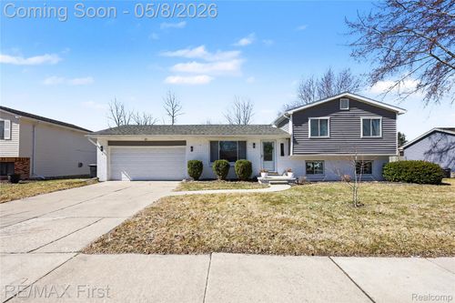 690 Montana St, Marysville, MI, 48040-1226 | Card Image