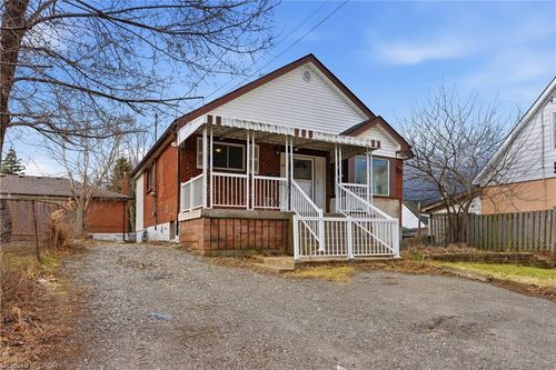 880 Lawrence Rd, Hamilton, ON, L8K2A3 | Card Image