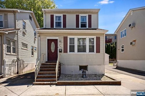 136 Cedar St, Cliffside Park, NJ, 07010-1058 | Card Image