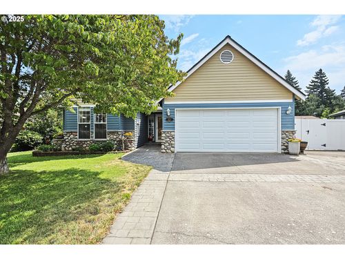 832 Adams Loop, Hood River, OR, 97031-9743 | Card Image