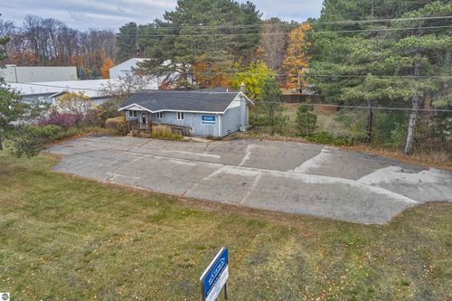 52 Palcich Rd, Frankfort, MI, 49635-9602 | Card Image