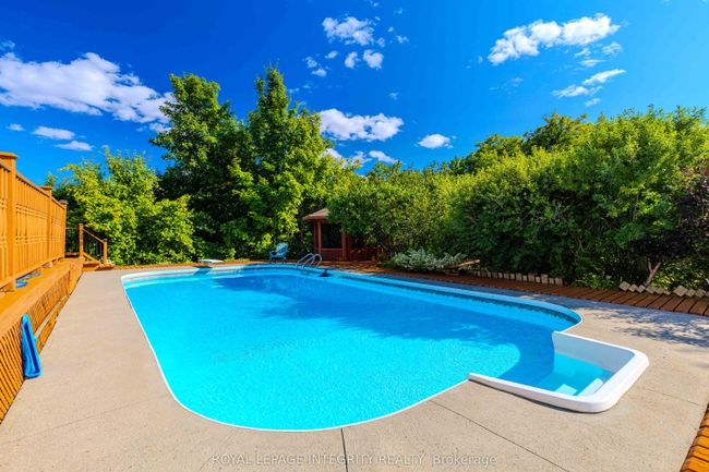 2025 Sixth Line Rd, House other with 4 bedrooms, 4 bathrooms and 20 parking in Dunrobin ON | Image 35