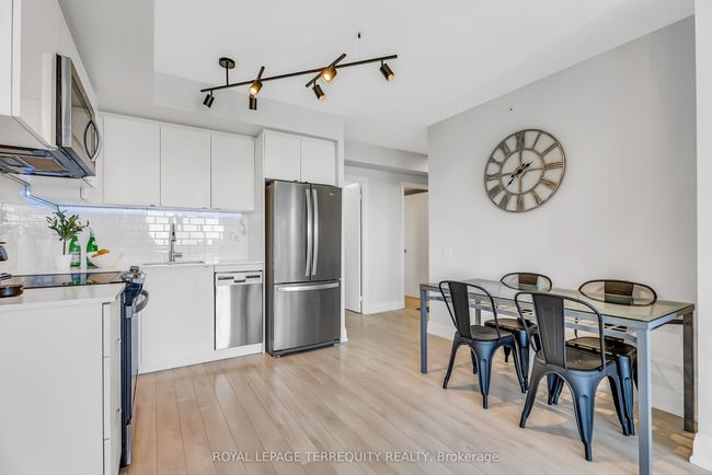 910 - 1461 Lawrence Ave W, Condo with 3 bedrooms, 3 bathrooms and null parking in Toronto ON | Image 4